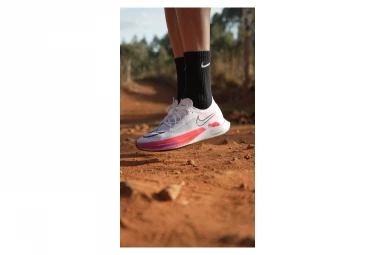 Nike ZoomX Streakfly Blanc / Rouge 4 Nike ZoomX Streakfly Blanc / Rouge – Image 2