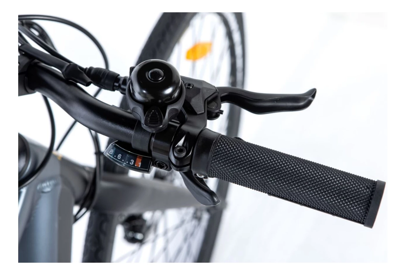 MOMA BIKES E-ROAD PRO 28 5 MOMA BIKES E-ROAD PRO 28 – Image 3