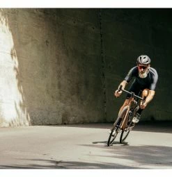 BMC Roadmachine Two Sram Force ETap AXS Marron 2022 -vélo boutique Velo de Route BMC Roadmachine Two Sram Force eTap AXS 12V 700 mm Marron 2022 2