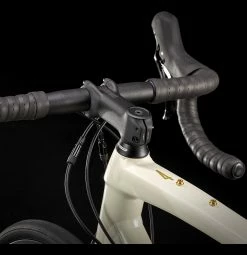 Trek Domane AL 4 Disque Shimano Tiagra 10V 700 Mm Blanc 13 Trek Domane AL 4 Disque Shimano Tiagra 10V 700 Mm Blanc -vélo boutique Velo de Route Trek Domane AL 4 Disc Shimano Tiagra 10V 700 mm Blanc 2022 3