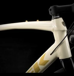 Trek Domane AL 4 Disque Shimano Tiagra 10V 700 Mm Blanc 17 Trek Domane AL 4 Disque Shimano Tiagra 10V 700 Mm Blanc -vélo boutique Velo de Route Trek Domane AL 4 Disc Shimano Tiagra 10V 700 mm Blanc 2022 7