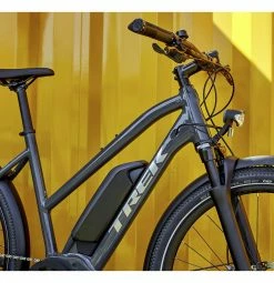 Trek Allant+ 5 Stagger 27.5'' 500wh Shimano 2021 -vélo boutique Velo de Ville Electrique Trek Allant 5 Stagger 27.5 500wh Shimano 9V Solid Charcoal 2021 1